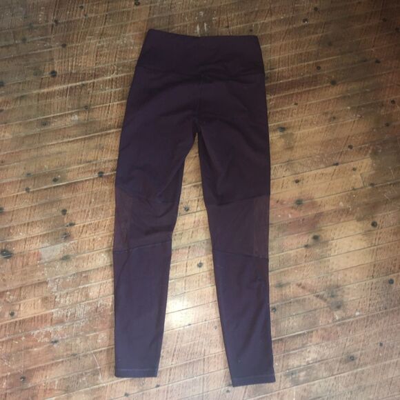 Victoria’s Sport S Knockout tight fit leggings - Picture 1 of 3